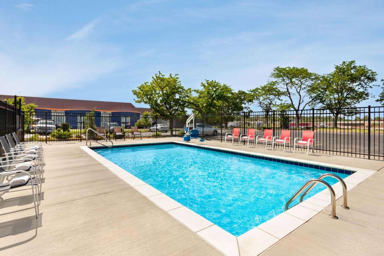 Super 8 By Wyndham Lenexa Overland Park Area/Mall Area Eksteriør bilde