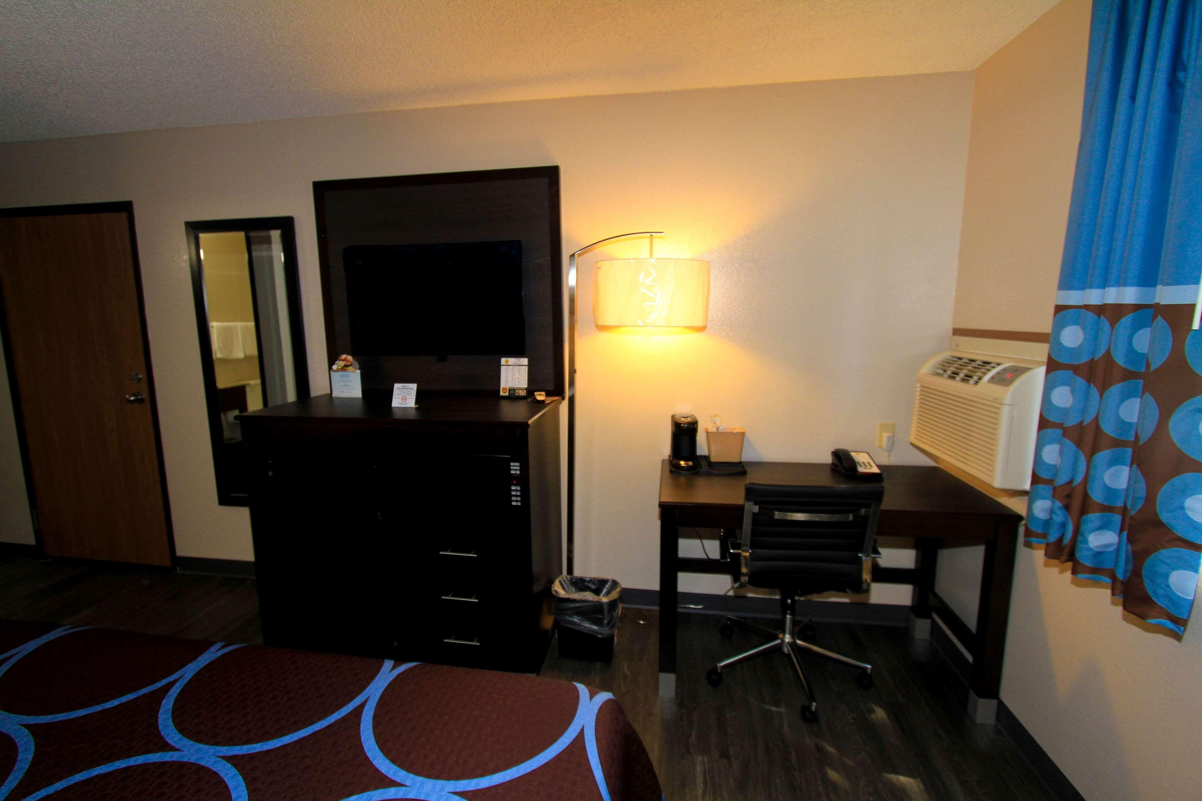 Super 8 By Wyndham Lenexa Overland Park Area/Mall Area Eksteriør bilde