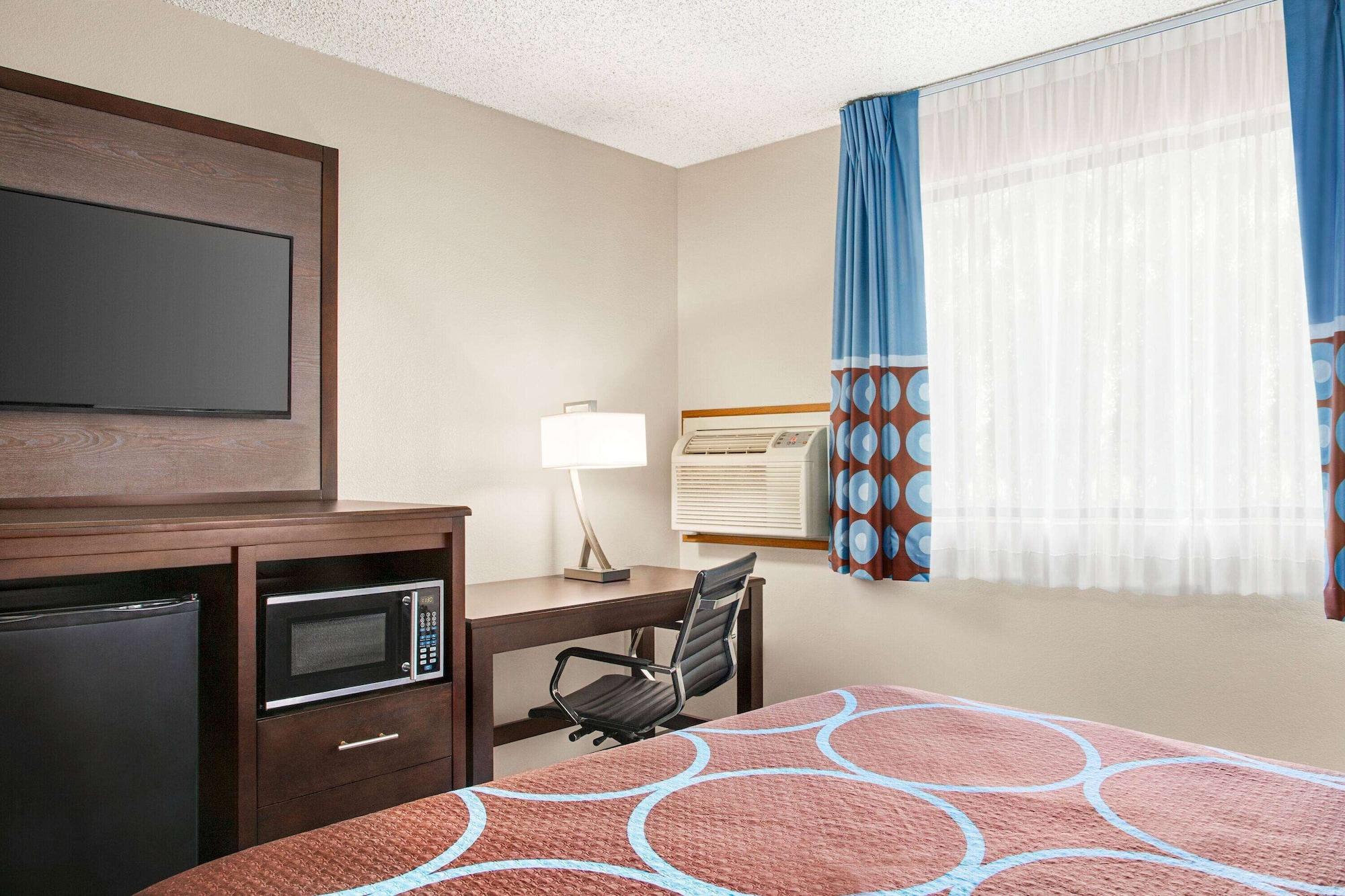 Super 8 By Wyndham Lenexa Overland Park Area/Mall Area Eksteriør bilde